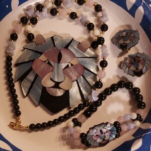 Vintage Beautiful Lion Motif Jewelry Set with Beads